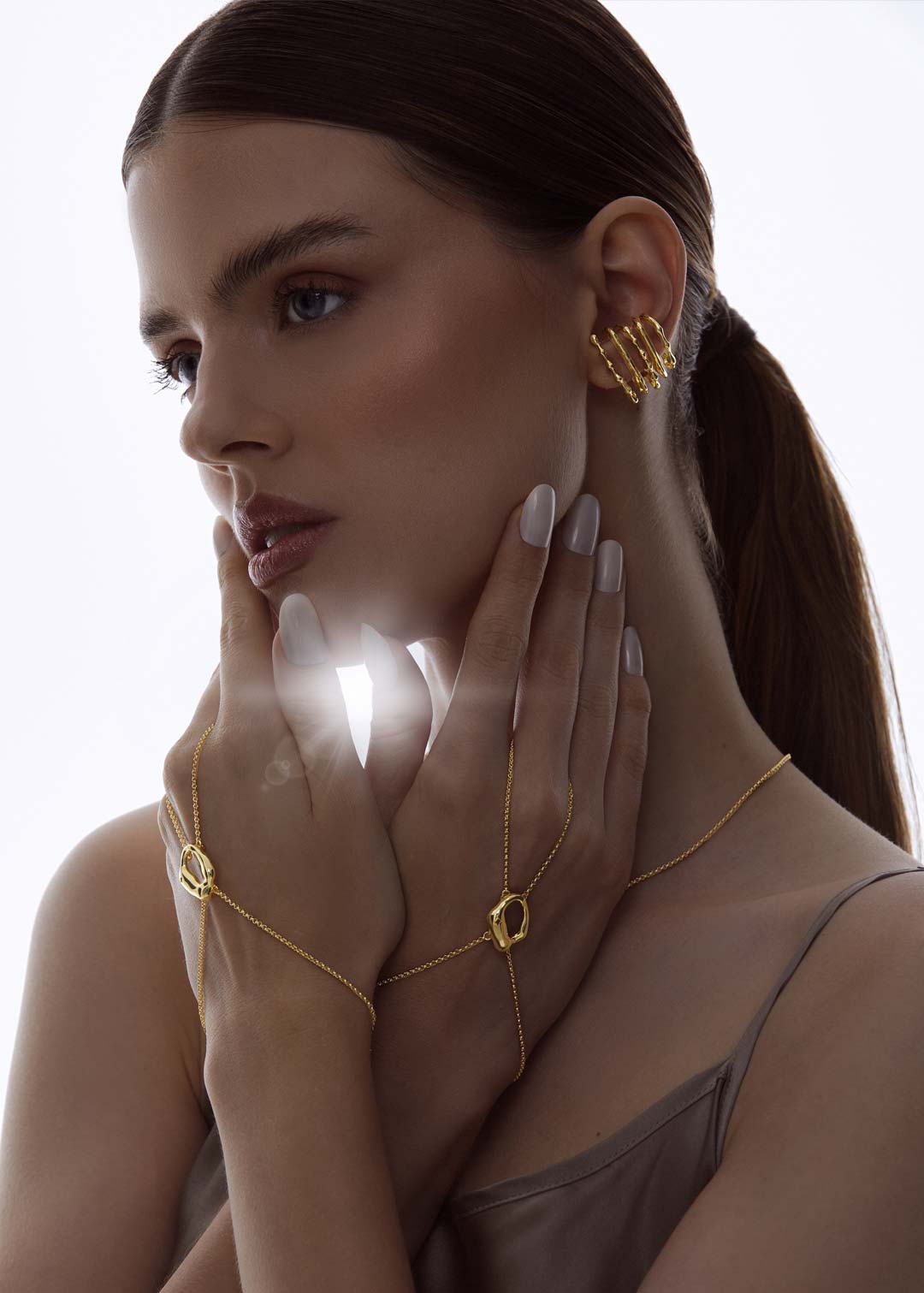 Pulseira de Mão Orgânica Lúmen