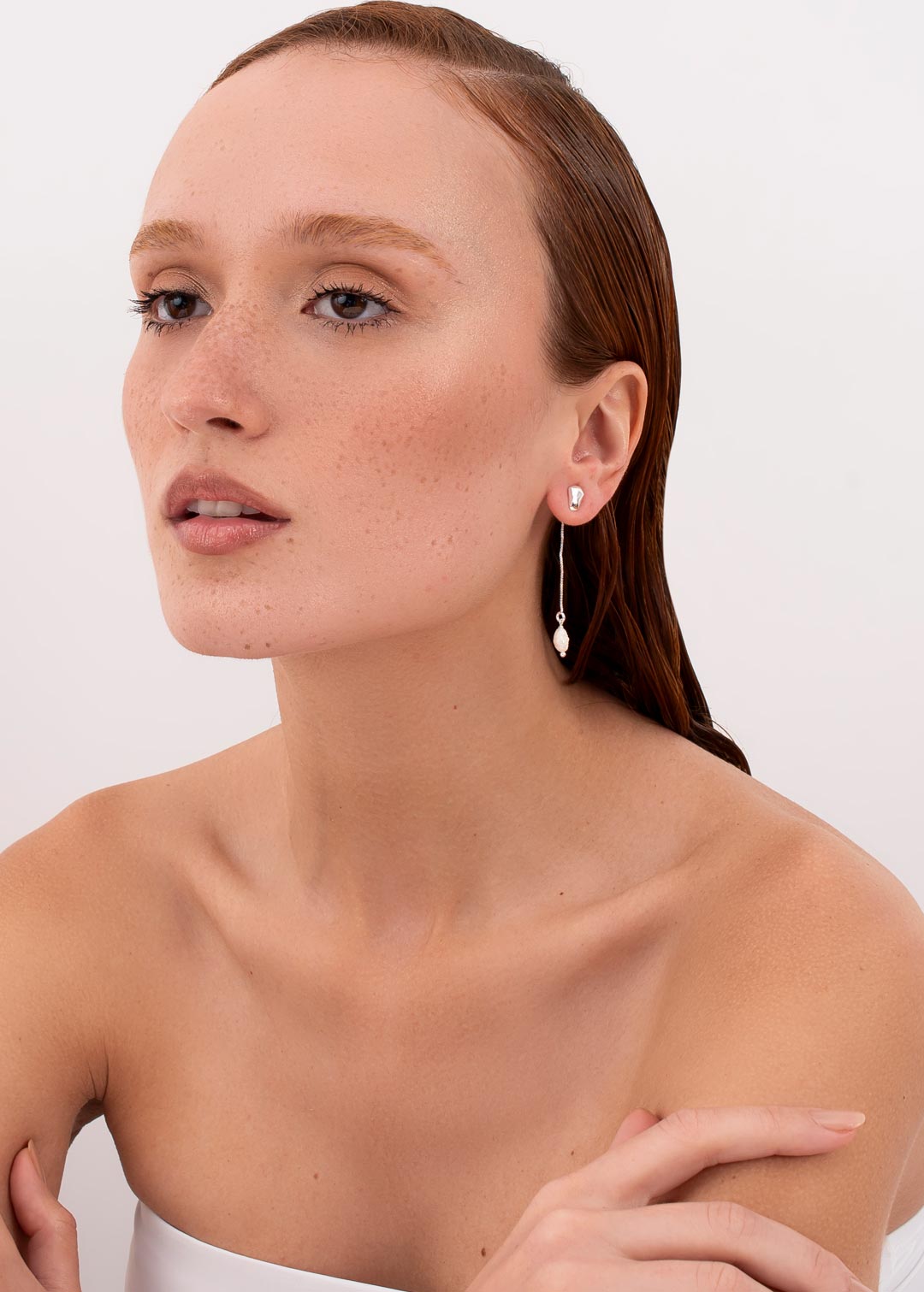 Brinco Mini Alongado Pérola Mergulho